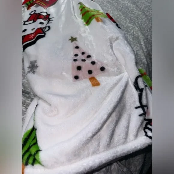 Hello Kitty Christmas blanket 50x70 in throw